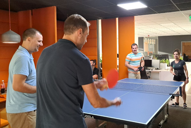 A LogiNet csapata: lufikkal gyorsabb a fejlesztés